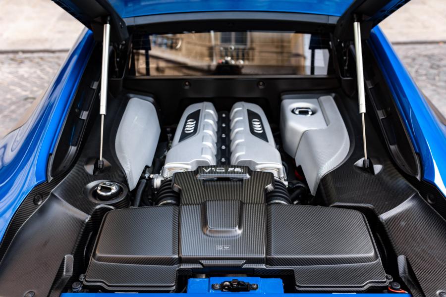 Моторный отсек Audi R8 LMX 2014 года  (фото 8 из 39)